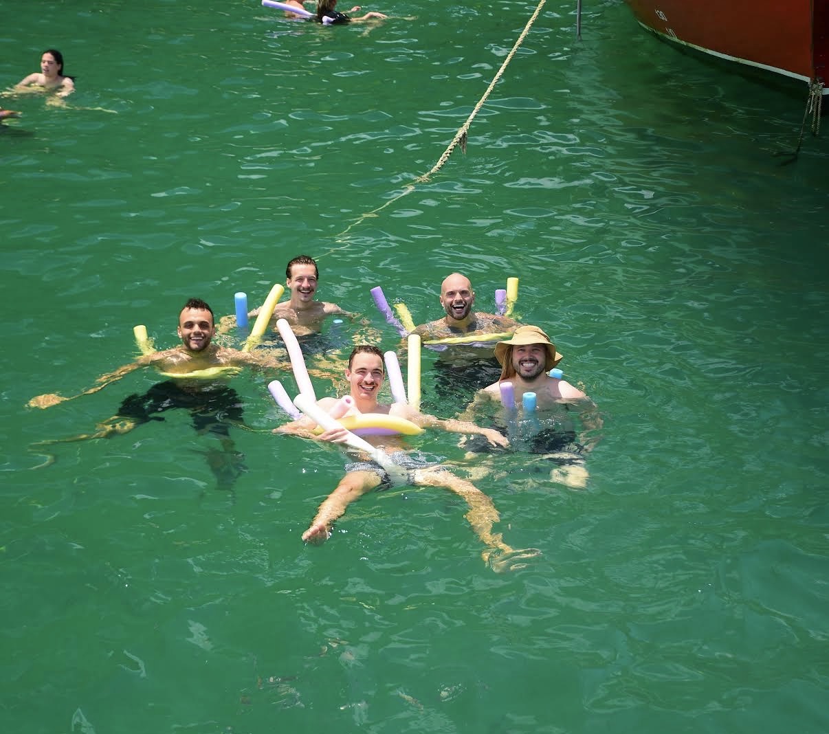 Passeio de Escuna nas Águas Cristalinas de Paraty 4