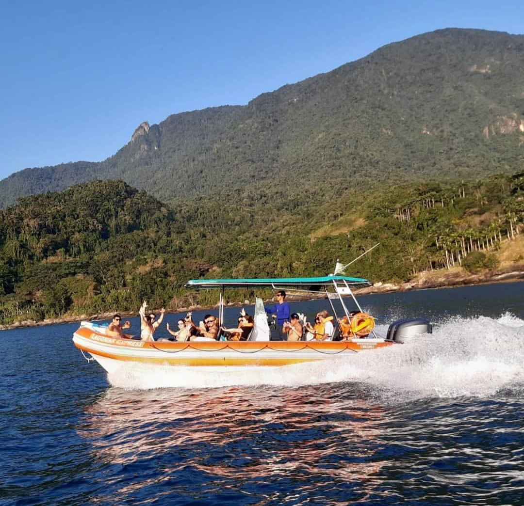 Mar/ terra- passeio de barco e Jipe 4x4